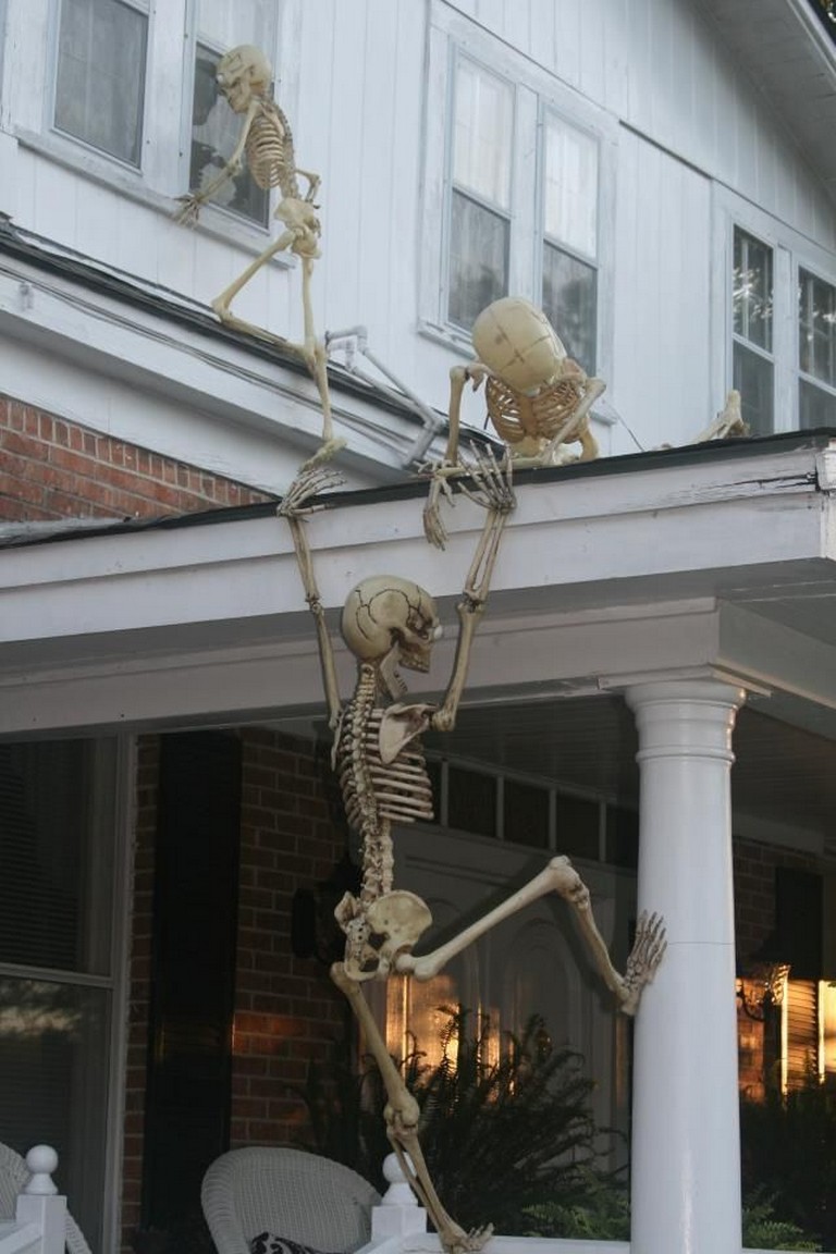 30+ Cool and Scary Outdoor Halloween Decor DIY Ideas - Page 11 of 31